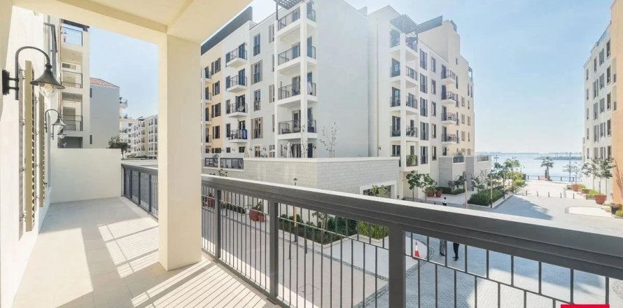 Apartment in Dubai, UAE 2 bedrooms, 111.8 sq.m. № 695254