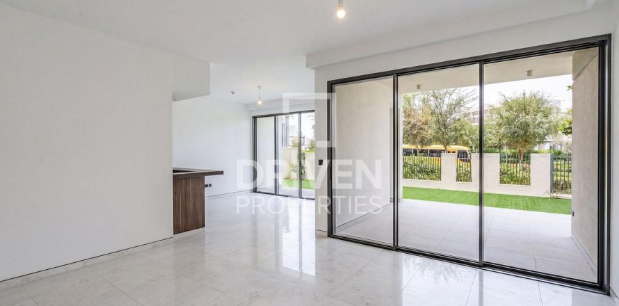 Vilë në Tilal Al Ghaf, Dubai, Emiratet e Bashkuara Arabe 4 dhoma gjumi, 404.96 m2. № 767457