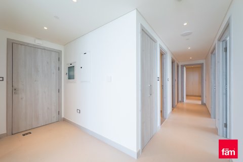 Apartment in Dubai, UAE 3 bedrooms, 175.6 sq.m. № 348172 - photo 13