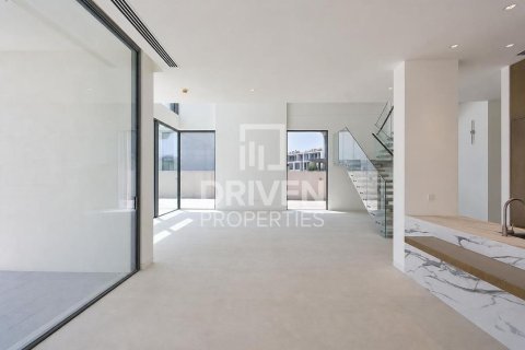 Vila v Nadd Al Sheba, Dubai, SAE 5 ložnice, 788.47 m² Č.: 745104 - fotografie 5