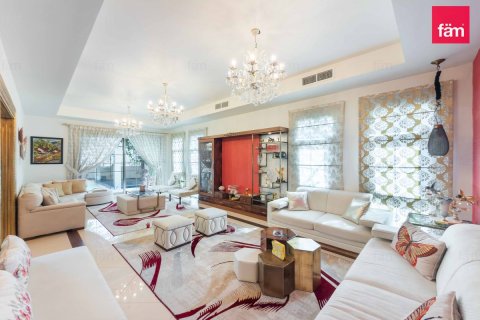 Müüa villa asukohaga Dubai, AÜE: 5 magamistoaga, 613.2 m² Nr 769258 - pilt 2