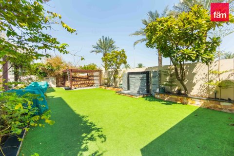 Villa asukohaga Dubai, AÜE: 5 magamistoaga, 613.2 m² Nr 769258