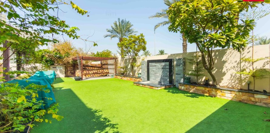 Villa asukohaga Dubai, AÜE: 5 magamistoaga, 613.2 m² Nr 769258