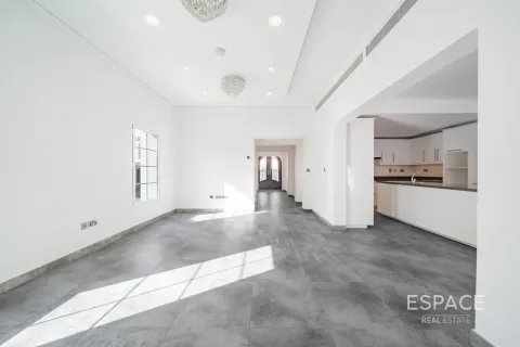 Villa in Jumeirah Village Triangle, Dubai, UAE 3 bedrooms, 362 sq.m. № 737809 - photo 5