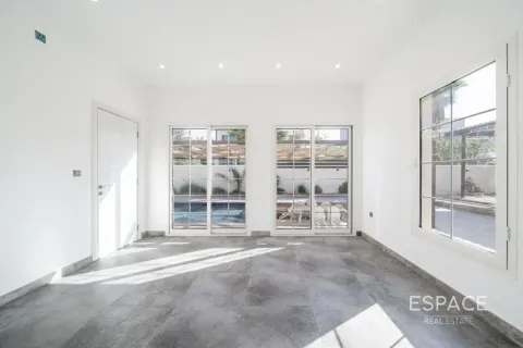 Villa in Jumeirah Village Triangle, Dubai, UAE 3 bedrooms, 362 sq.m. № 737809 - photo 10