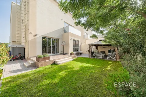 Villa asukohaga Al Furjan, Dubai, AÜE: 4 magamistoaga, 378 m² Nr 737811