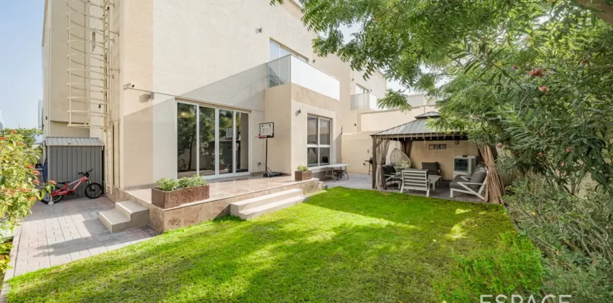 Villa asukohaga Al Furjan, Dubai, AÜE: 4 magamistoaga, 378 m² Nr 737811