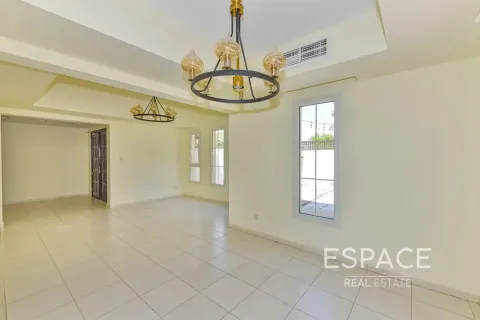 Müüa villa asukohaga The Springs, Dubai, AÜE: 3 magamistoaga, 245 m² Nr 737810 - pilt 3