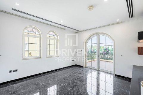 Üürile anda villa asukohaga Jumeirah Park, Dubai, AÜE: 4 magamistoaga, 739.97 m² Nr 746160 - pilt 2