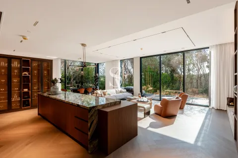 Lägenhet till försäljning i Dubai, UAE 3 sovrum, 274 kvm Nr. 660169 - fotografi 1