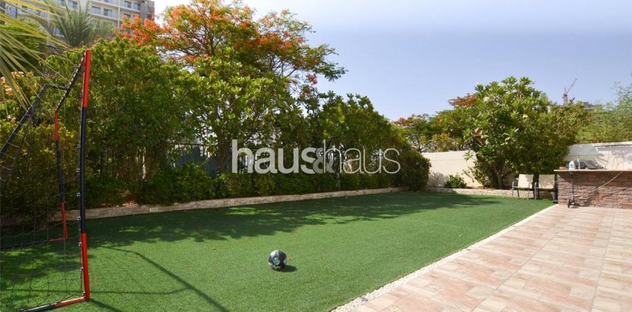 ویلا در Jumeirah Village Circle، Dubai ، امارات متحده عربی 4 خوابه ، 340 متر مربع.  شماره 625717