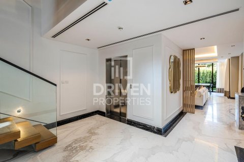 Villa til salg i Jumeirah, Dubai, UAE 3 soveværelser, 276.57 kvm № 741886 - foto 16