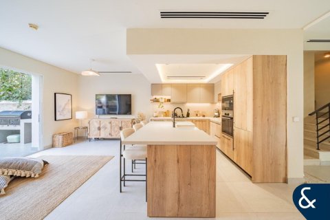 Townhouse de vânzare în Jumeirah Village Circle, Dubai, EAU 2 dormitoare, 180 mp. №666941 - poză 1