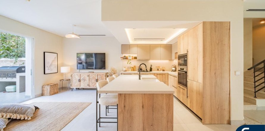 Townhouse în Jumeirah Village Circle, Dubai, EAU 2 dormitoare, 180 mp.  №666941