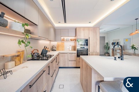 Townhouse de vânzare în Jumeirah Village Circle, Dubai, EAU 2 dormitoare, 180 mp. №666941 - poză 5