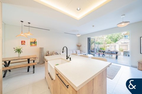 Townhouse de vânzare în Jumeirah Village Circle, Dubai, EAU 2 dormitoare, 180 mp. №666941 - poză 4