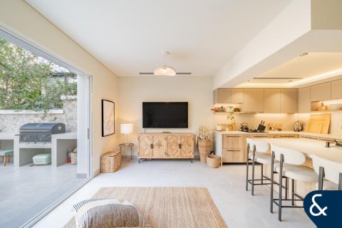 Townhouse de vânzare în Jumeirah Village Circle, Dubai, EAU 2 dormitoare, 180 mp. №666941 - poză 2