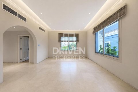 Villa à vendre à  Falcon City of Wonders, Dubai, EAU 5 chambres, 1064.85 m2 № 742432 - photo 4